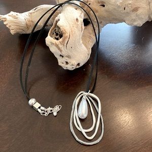 Long Silvrt Pearl Necklace